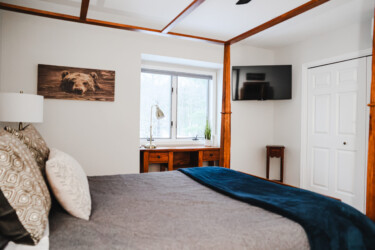 Upstairs primary bedroom with en-suite full bathroom Upstairs primary bedroom with en-suite full bathroom